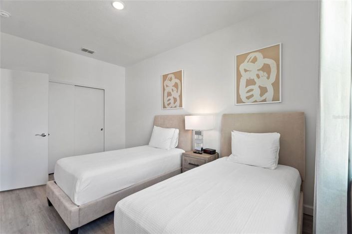 Image No.32-6 Bed Townhouse for sale