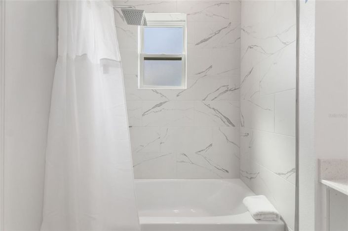 Image No.40-6 Bed Townhouse for sale