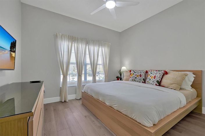 Image No.37-5 Bed Townhouse for sale