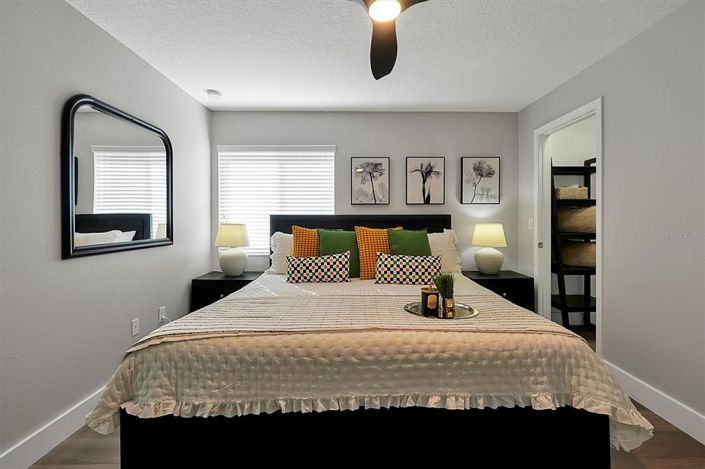 Image No.42-5 Bed Townhouse for sale