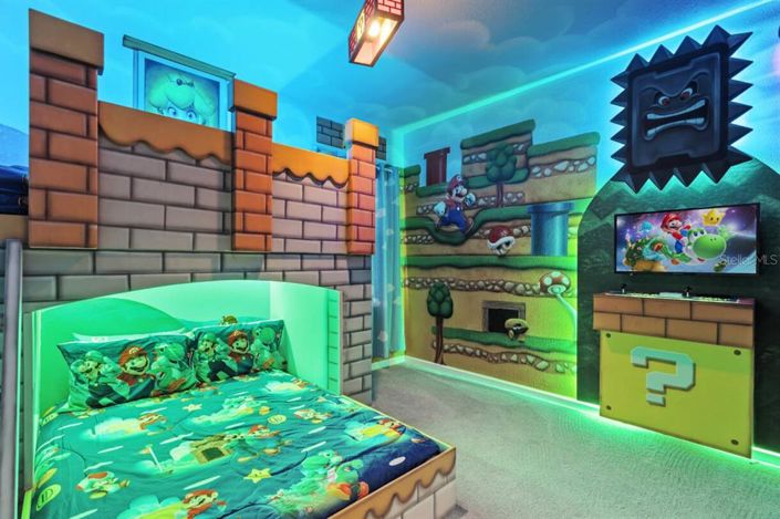 Image No.12-8 Bed Property for sale