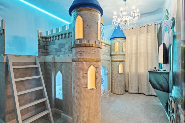 Image No.13-8 Bed Property for sale