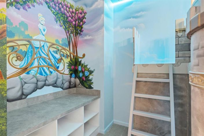 Image No.15-8 Bed Property for sale