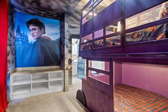 Image No.17-8 Bed Property for sale