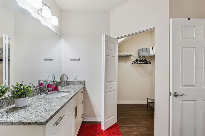 Image No.20-4 Bed Townhouse for sale