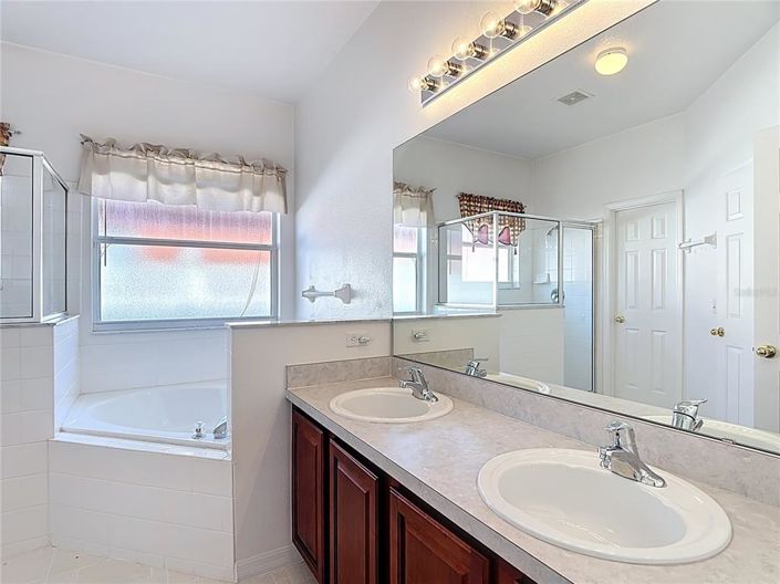 Image No.46-4 Bed Property for sale