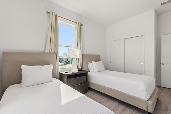 Image No.28-3 Bed Townhouse for sale