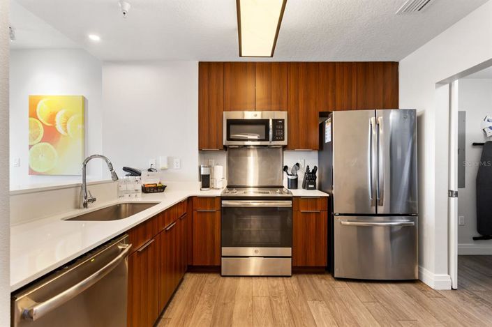 Image No.10-2 Bed Property for sale