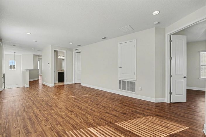 Image No.16-5 Bed Property for sale