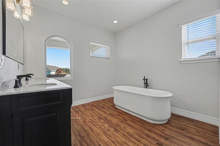 Image No.17-5 Bed Property for sale