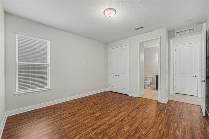 Image No.20-5 Bed Property for sale