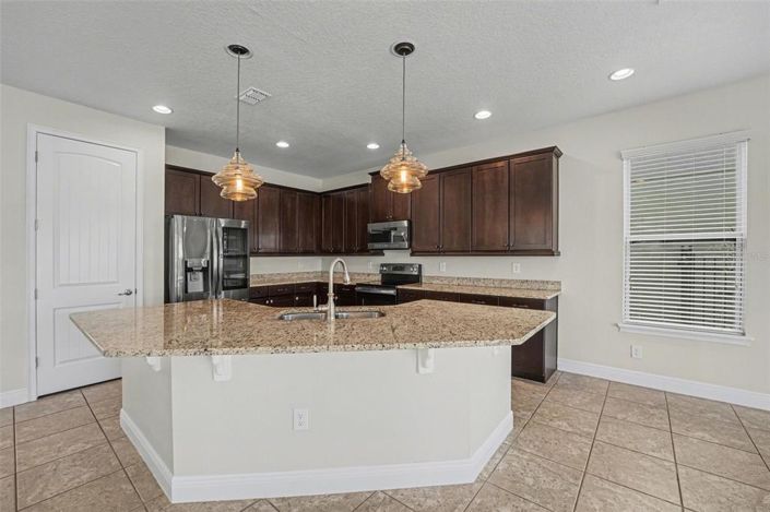 Image No.8-5 Bed Property for sale