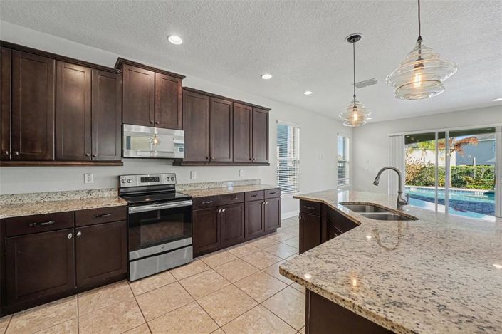 Image No.9-5 Bed Property for sale