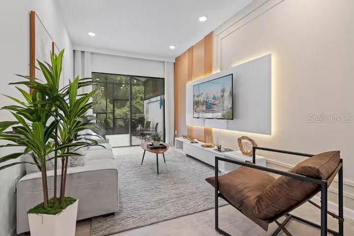 Image No.10-5 Bed Townhouse for sale