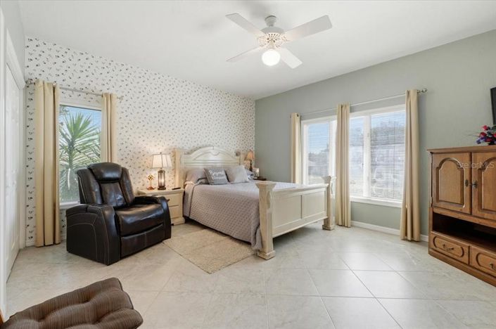 Image No.53-3 Bed Property for sale