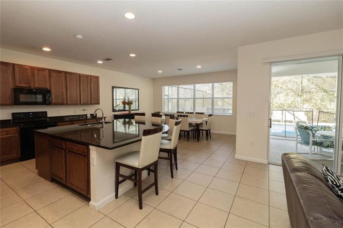 Image No.6-Propriété de 6 chambres à vendre à Kissimmee