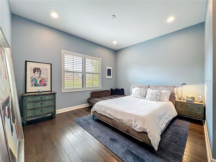 Image No.56-3 Bed Property for sale