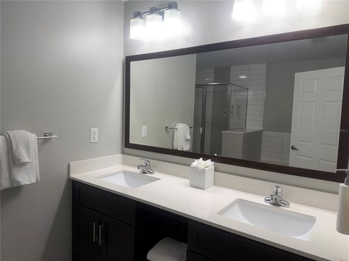 Image No.10-3 Bed Property for sale