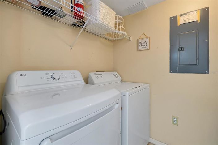 Image No.29-3 Bed Townhouse for sale