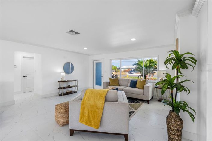 Image No.8-Propriété de 3 chambres à vendre à Treasure Island