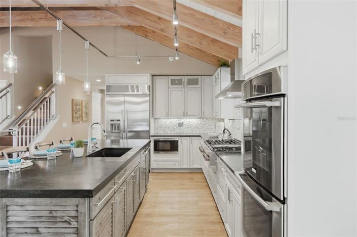 Image No.10-4 Bed Property for sale