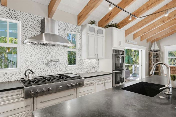 Image No.11-4 Bed Property for sale