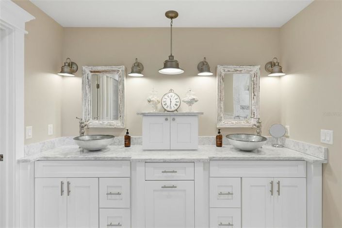 Image No.13-4 Bed Property for sale