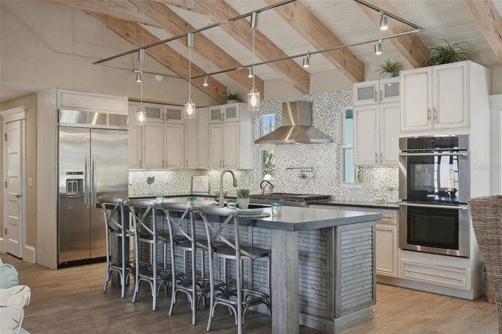 Image No.4-4 Bed Property for sale