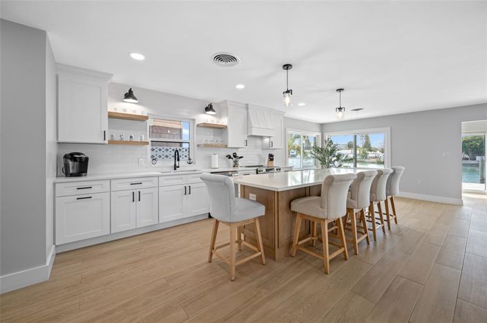 Image No.10-3 Bed Property for sale