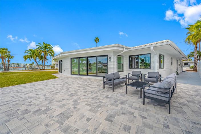 Image No.20-3 Bed Property for sale