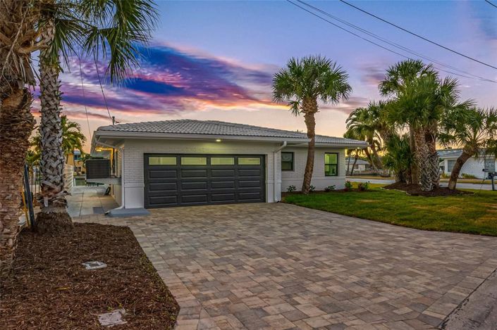 Image No.52-3 Bed Property for sale