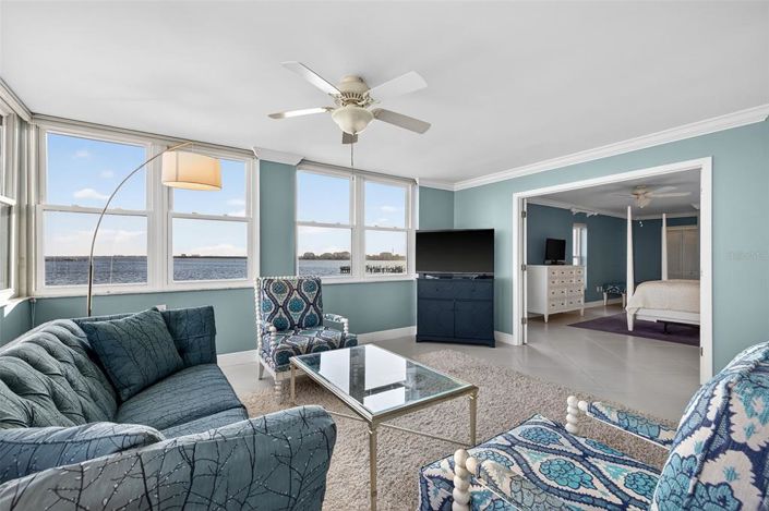 Image No.12-2 Bed Property for sale