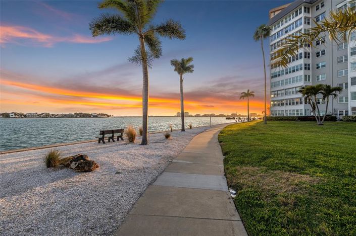 Image No.21-2 Bed Property for sale