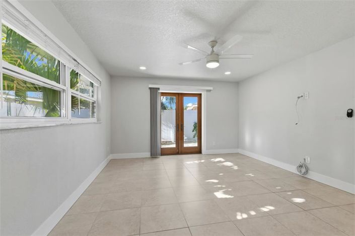 Image No.13-3 Bed Property for sale