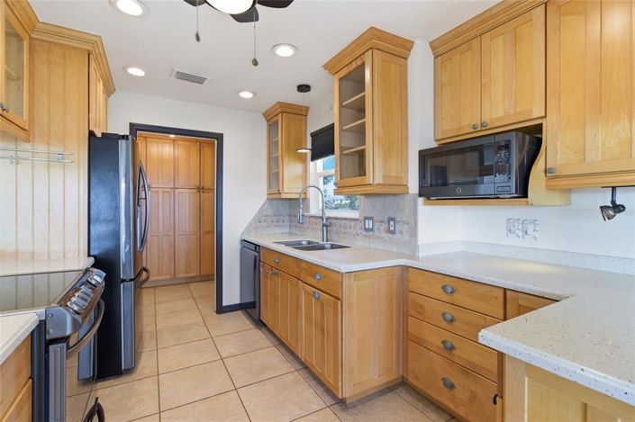 Image No.26-4 Bed Property for sale