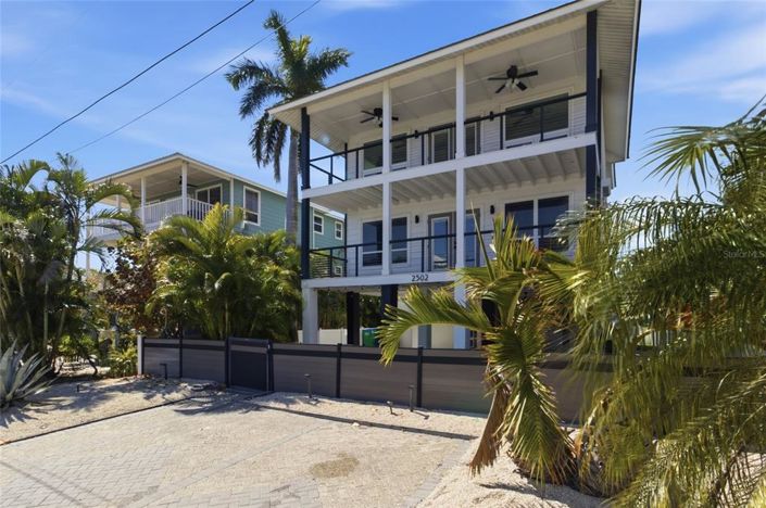 Image No.3-4 Bed Property for sale