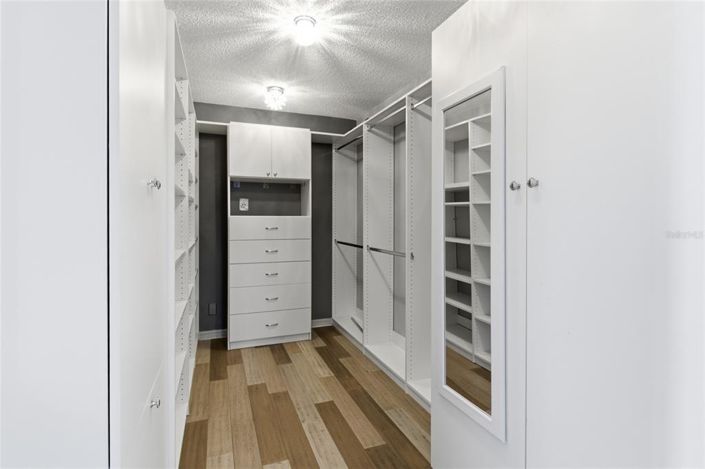 Image No.41-4 Bed Property for sale