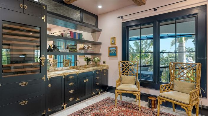 Image No.12-4 Bed Property for sale