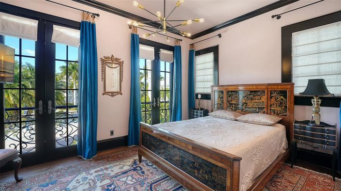 Image No.18-4 Bed Property for sale