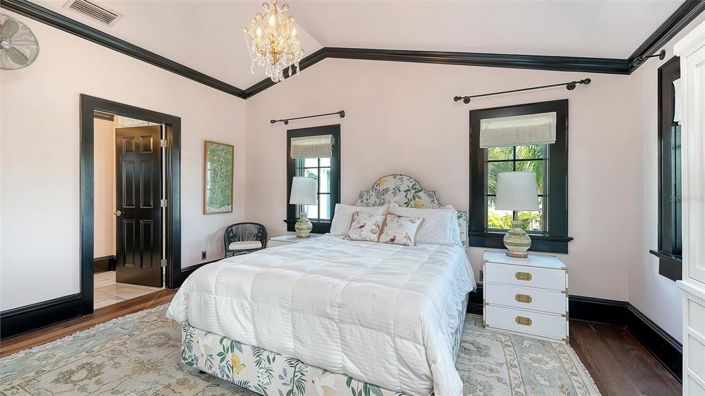 Image No.19-4 Bed Property for sale