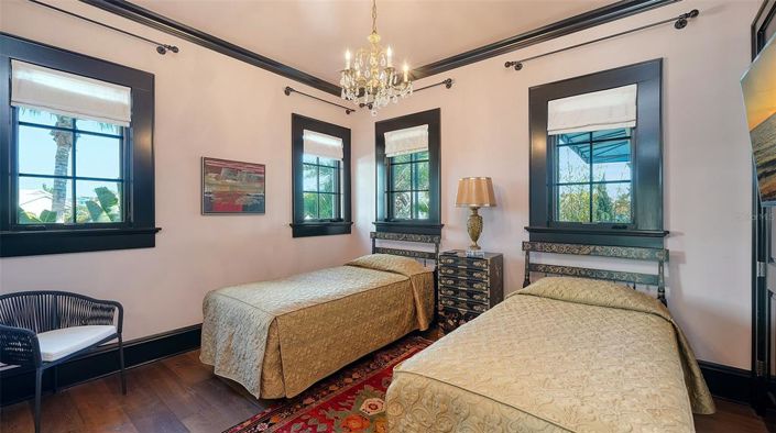 Image No.20-4 Bed Property for sale