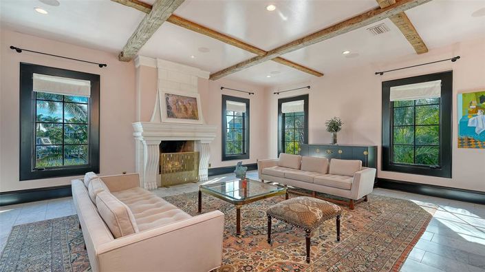 Image No.6-4 Bed Property for sale