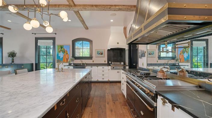 Image No.8-4 Bed Property for sale