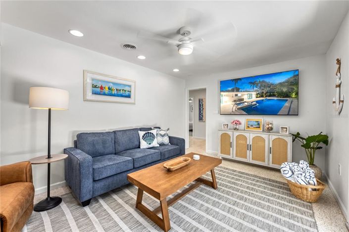 Image No.12-4 Bed Property for sale