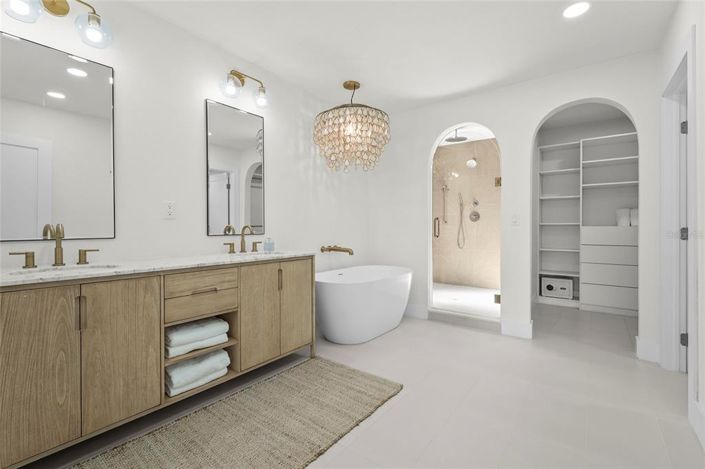 Image No.13-4 Bed Property for sale