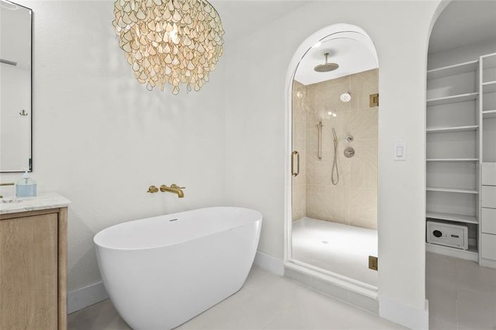 Image No.14-4 Bed Property for sale