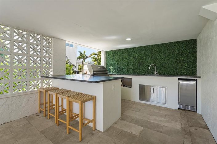 Image No.17-4 Bed Property for sale