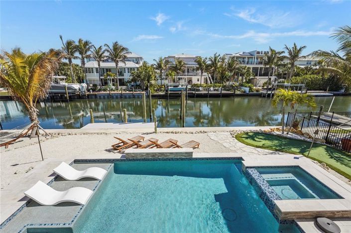 Image No.4-4 Bed Property for sale