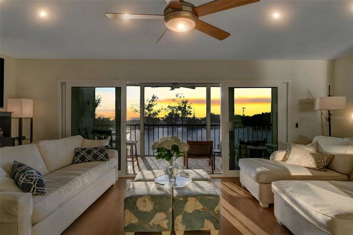 Image No.12-3 Bed Property for sale