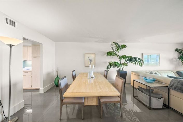 Image No.17-2 Bed Property for sale